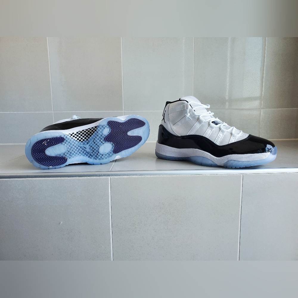 Mens Jordan 11s